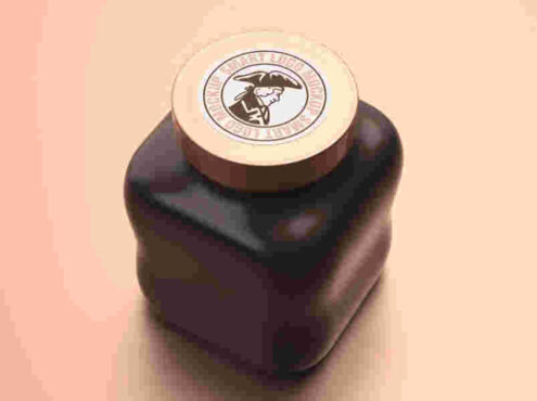 帶有標(biāo)貼紙的瓶身logo樣機(jī)展示psd智能ps樣機(jī)素材